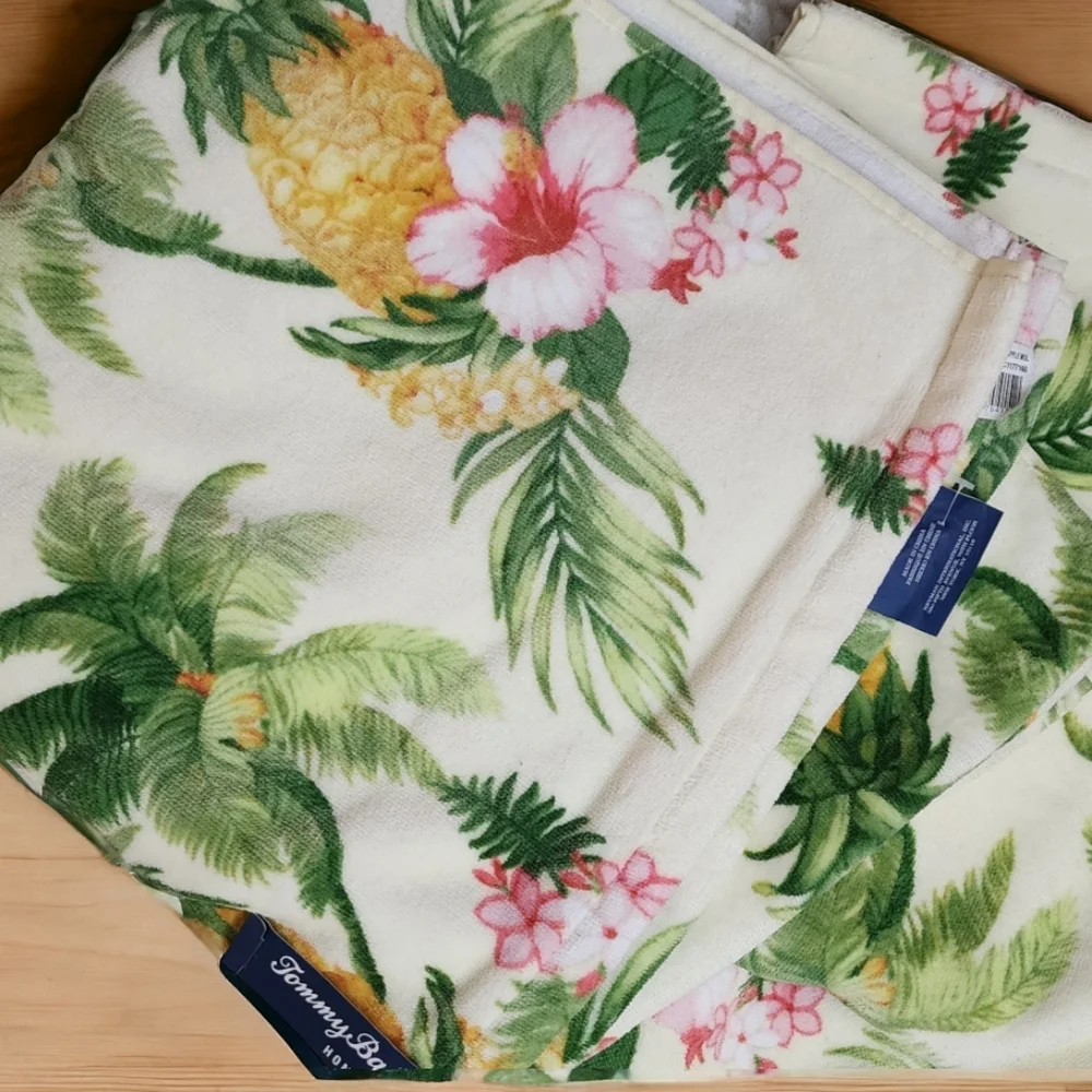 Tommy Bahama 2 Bath Towels Tropical Pineapple Floral Yellow Green 28